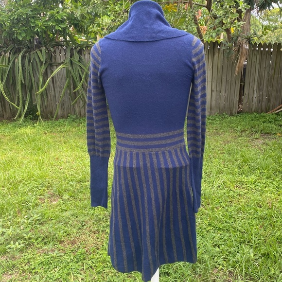 BCBGMAXAZRIA Cowl Neck Mini Sweater Dress Size S - Picture 3 of 11